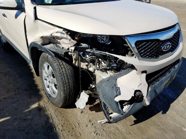 5XYKT4A1XBG076840 - 2011 KIA SORENTO BASE  photo 9