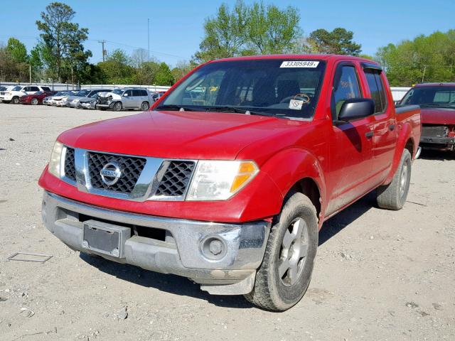 1N6AD07U26C440100 - 2006 NISSAN FRONTIER C RED photo 2