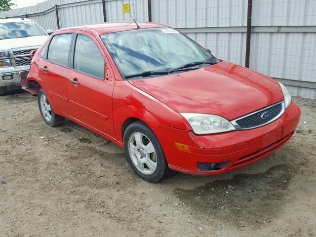 1FAHP34N17W342513 - 2007 FORD FOCUS ZX4 RED photo 1