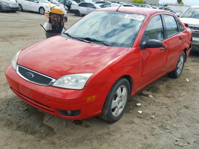 1FAHP34N17W342513 - 2007 FORD FOCUS ZX4 RED photo 2