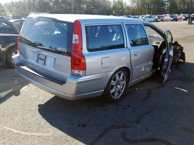 YV1SW640462536302 - 2006 VOLVO V70 SILVER photo 4