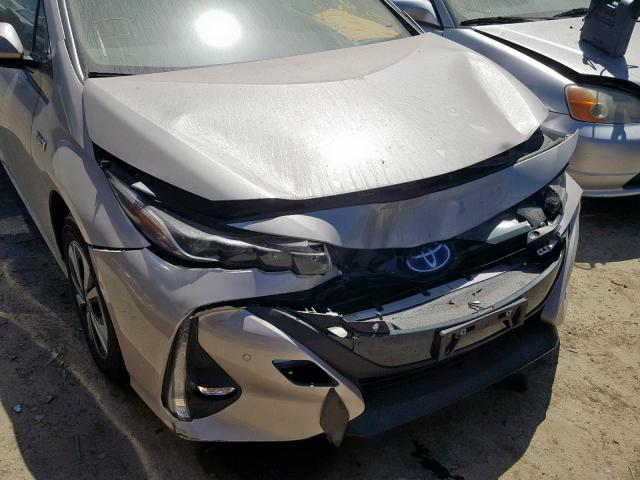 JTDKARFP7H3040262 - 2017 TOYOTA PRIUS PRIM 银色 照片 9