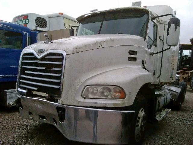 1M1AK06YX5N001081 - 2005 MACK 600 CXN600 WHITE photo 2