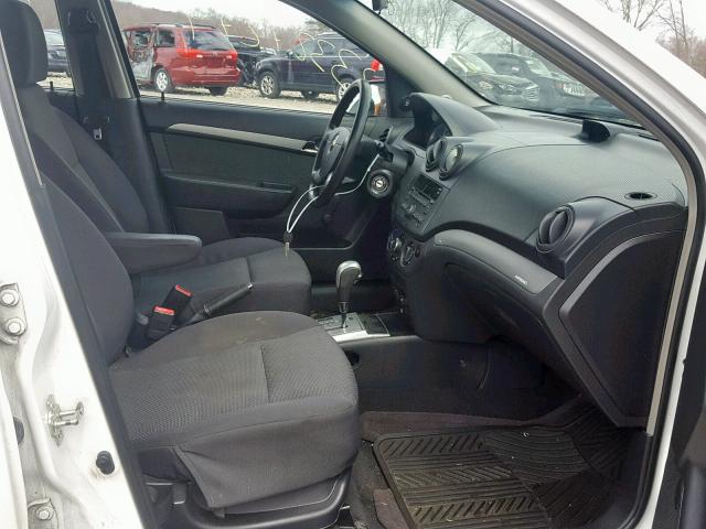 KL1TD56E99B337597 - 2009 CHEVROLET AVEO LS WHITE photo 5