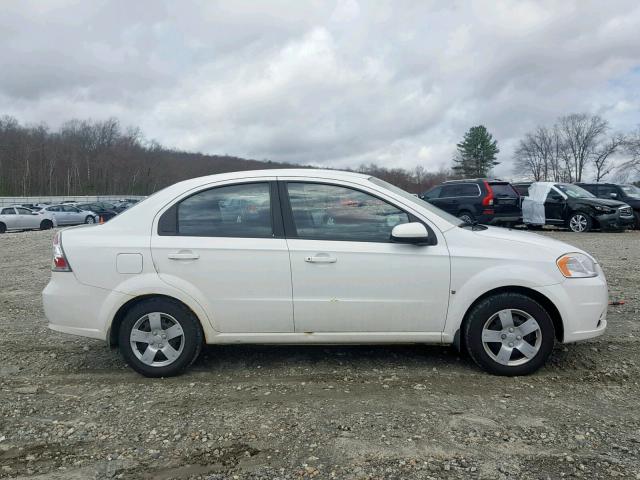 KL1TD56E99B337597 - 2009 CHEVROLET AVEO LS WHITE photo 9