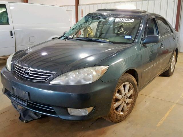 4T1BE32K25U020076 - 2005 TOYOTA CAMRY LE GREEN photo 2