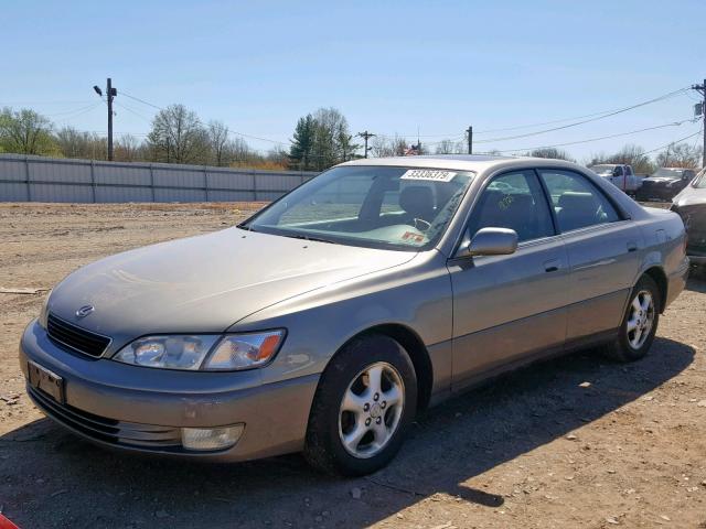 JT8BF28G5W0131761 - 1998 LEXUS ES 300 BEIGE photo 2