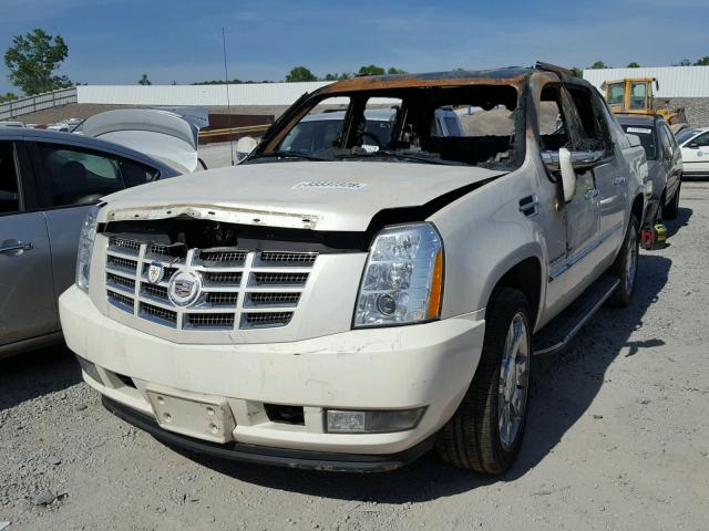 3GYT4MEF2BG203664 - 2011 CADILLAC ESCALADE E WHITE photo 2