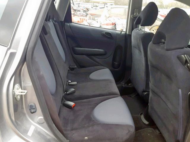 JHMGD38498S050261 - 2008 HONDA FIT GRAY photo 6