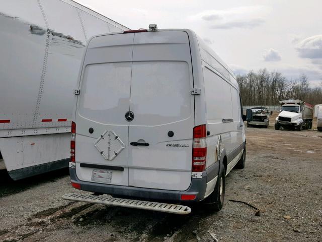 WD3PE8CB0B5587022 - 2011 MERCEDES-BENZ SPRINTER 2 WHITE photo 4