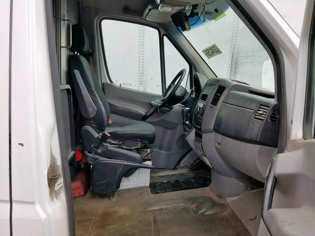 WD3PE8CB0B5587022 - 2011 MERCEDES-BENZ SPRINTER 2 WHITE photo 5