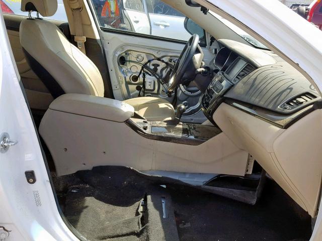 KNALN4D77G5201076 - 2016 KIA CADENZA LU WHITE photo 5