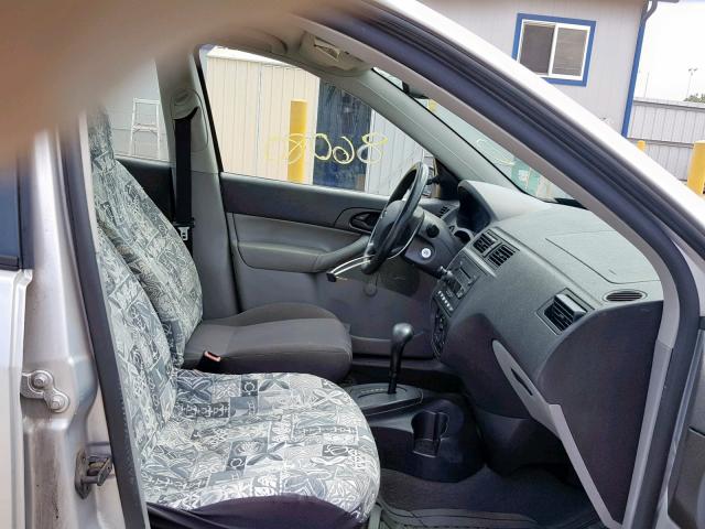 1FAFP34N36W108489 - 2006 FORD FOCUS ZX4 GRAY photo 5