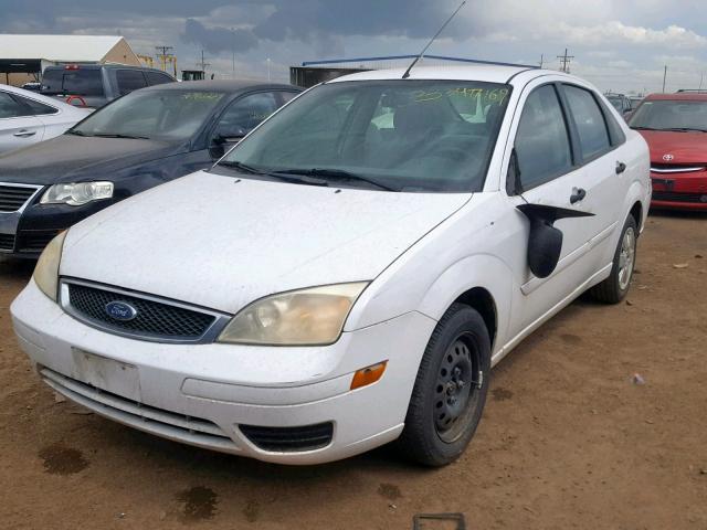 1FAFP34N07W189923 - 2007 FORD FOCUS ZX4 WHITE photo 2