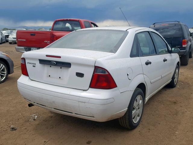 1FAFP34N07W189923 - 2007 FORD FOCUS ZX4 WHITE photo 4