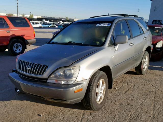 JT6HF10U8Y0145185 - 2000 LEXUS RX 300 SILVER photo 2