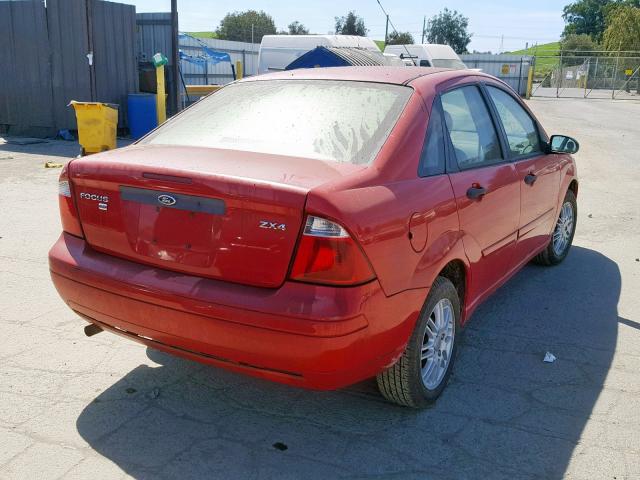 1FAFP34N15W227284 - 2005 FORD FOCUS ZX4 RED photo 4