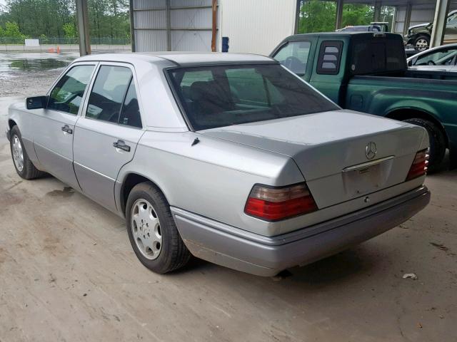 WDBEA32E6RC135412 - 1994 MERCEDES-BENZ E 320 SILVER photo 3