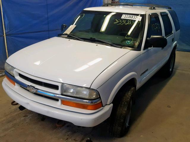 1GNDT13WX2K115542 - 2002 CHEVROLET BLAZER WHITE photo 2