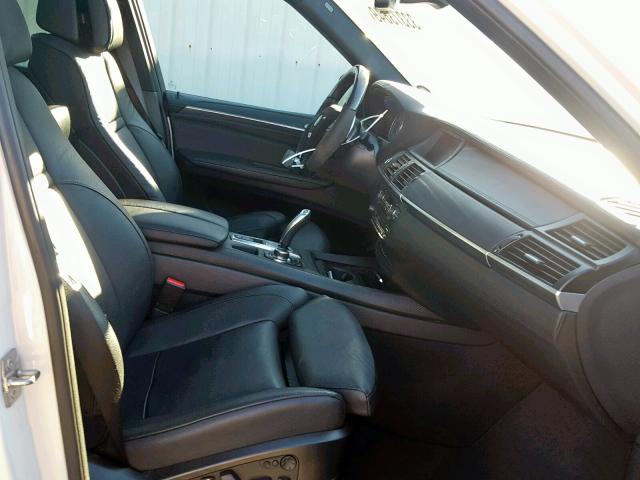 5UXZV8C51CL425727 - 2012 BMW X5 XDRIVE5 WHITE photo 5