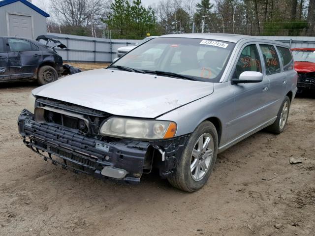 YV1SW592051510563 - 2005 VOLVO V70 FWD SILVER photo 2