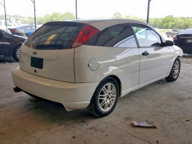 1FAFP31N47W167220 - 2007 FORD FOCUS ZX3 WHITE photo 4