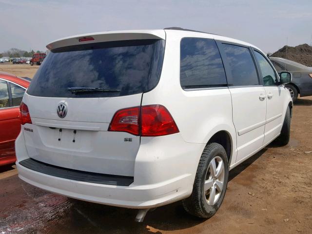 2V4RW3DG1BR670847 - 2011 VOLKSWAGEN ROUTAN SE WHITE photo 4