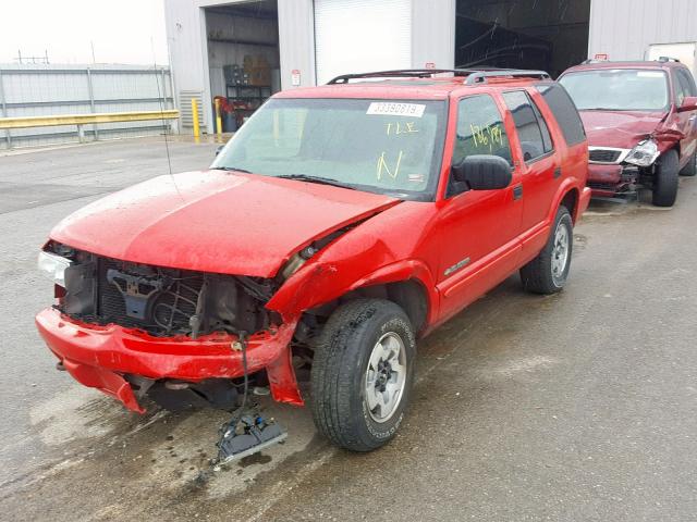 1GNDT13W92K213414 - 2002 CHEVROLET BLAZER RED photo 2