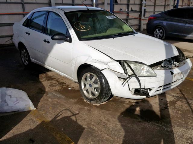 1FAFP34N85W294612 - 2005 FORD FOCUS ZX4 WHITE photo 1