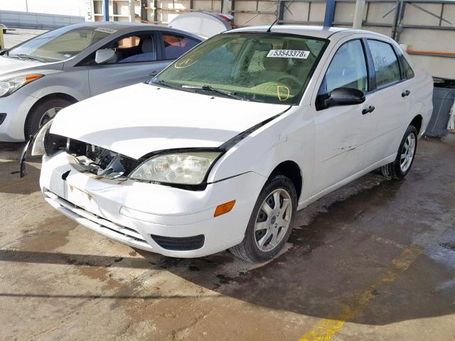 1FAFP34N85W294612 - 2005 FORD FOCUS ZX4 WHITE photo 2