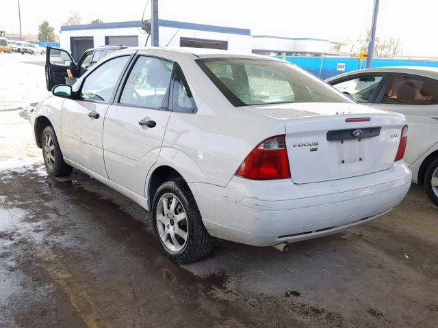 1FAFP34N85W294612 - 2005 FORD FOCUS ZX4 WHITE photo 3