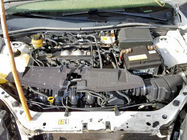 1FAFP34N85W294612 - 2005 FORD FOCUS ZX4 WHITE photo 7