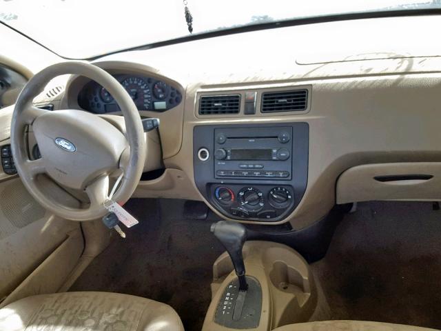 1FAFP34N85W294612 - 2005 FORD FOCUS ZX4 WHITE photo 9