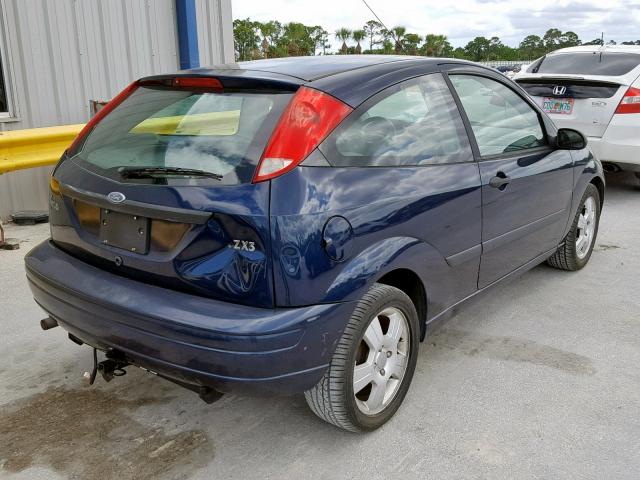 3FAHP31Z74R103425 - 2004 FORD FOCUS ZX3 BLUE photo 4