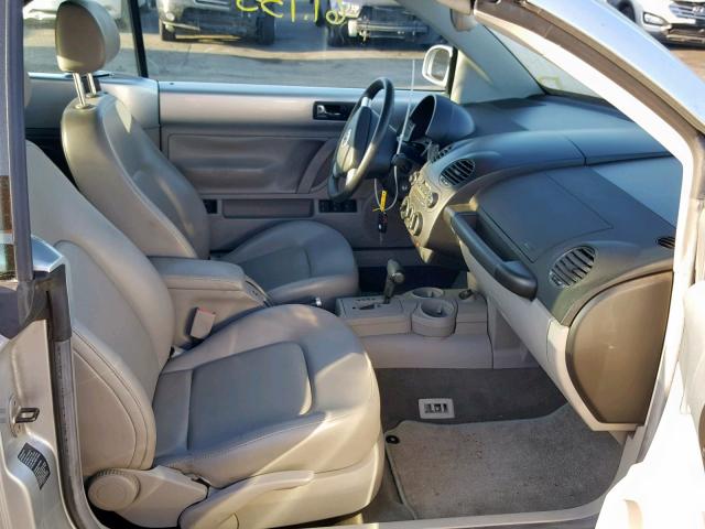 3VWCD21YX4M301828 - 2004 VOLKSWAGEN NEW BEETLE Silber Foto 5