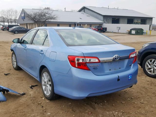 4T1BD1FK8DU082288 - 2013 TOYOTA CAMRY HYBR BLUE photo 3