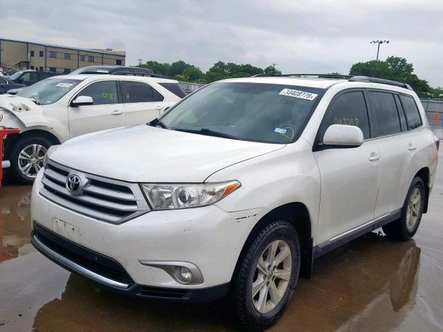 5TDZK3EH3DS092807 - 2013 TOYOTA HIGHLANDER WHITE photo 2