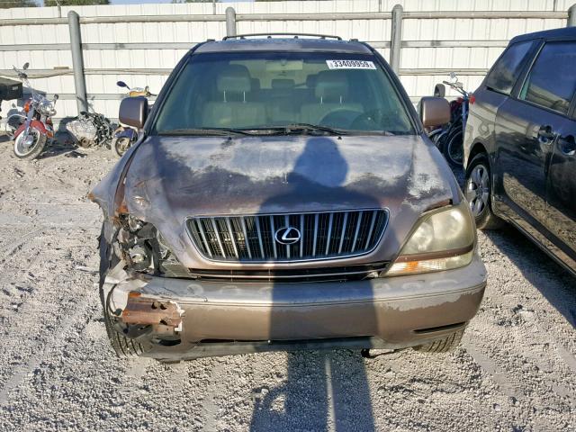 JT6HF10U8X0027930 - 1999 LEXUS RX 300 BEIGE photo 9