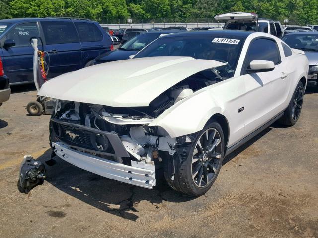 1ZVBP8CF3C5215587 - 2012 FORD MUSTANG GT WHITE photo 2