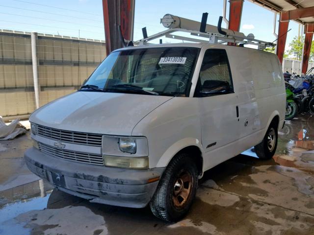 1GCDM19W81B115907 - 2001 CHEVROLET ASTRO WHITE photo 2