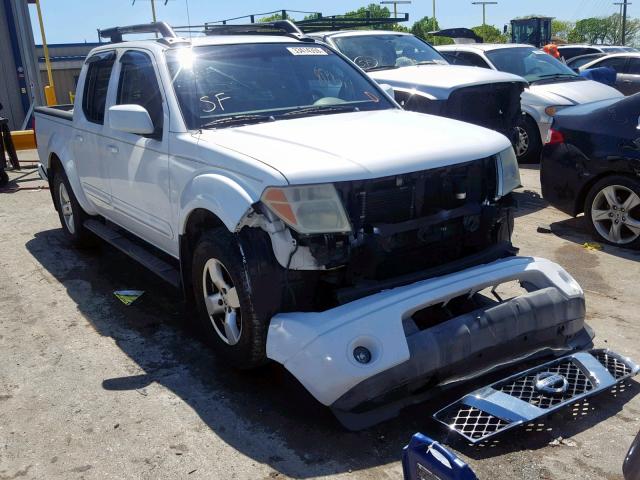 1N6AD07WX6C463125 - 2006 NISSAN FRONTIER C WHITE photo 1