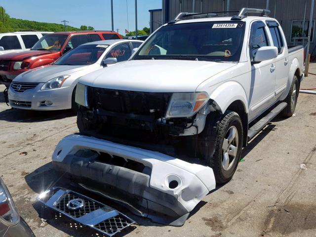 1N6AD07WX6C463125 - 2006 NISSAN FRONTIER C WHITE photo 2