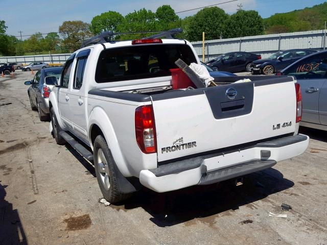 1N6AD07WX6C463125 - 2006 NISSAN FRONTIER C WHITE photo 3