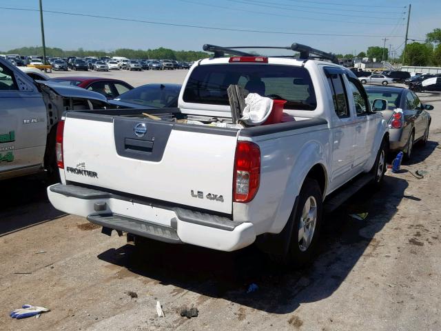 1N6AD07WX6C463125 - 2006 NISSAN FRONTIER C WHITE photo 4