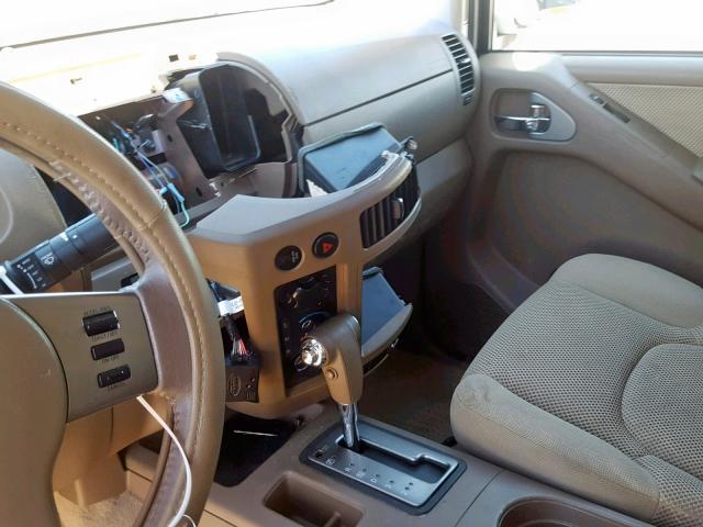 1N6AD07WX6C463125 - 2006 NISSAN FRONTIER C WHITE photo 9