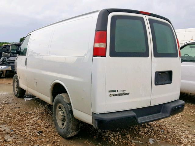 1GCZGFAA6A1172820 - 2010 CHEVROLET EXPRESS G2 WHITE photo 3