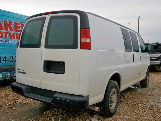 1GCZGFAA6A1172820 - 2010 CHEVROLET EXPRESS G2 WHITE photo 4