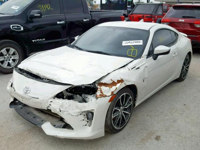 JF1ZNAA18H8709574 - 2017 TOYOTA 86 BASE WHITE photo 2