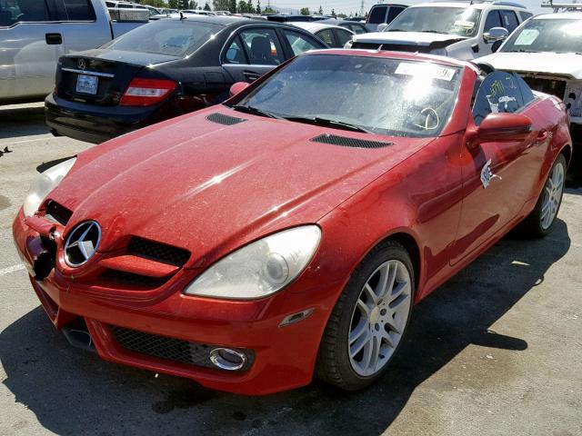 WDBWK54F19F189945 - 2009 MERCEDES-BENZ SLK 300 RED photo 2