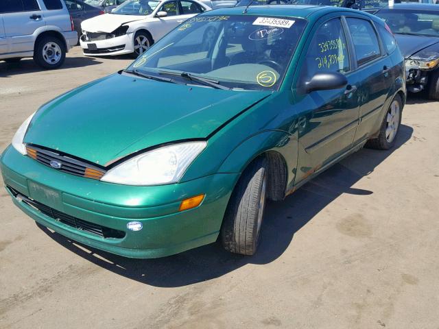 3FAFP37342R156087 - 2002 FORD FOCUS ZX5 GREEN photo 2